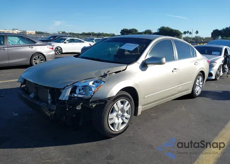 2010 Nissan Altima 2.5 S z USA, uszkodzony, nr VIN 1N4AL2AP9AC104950